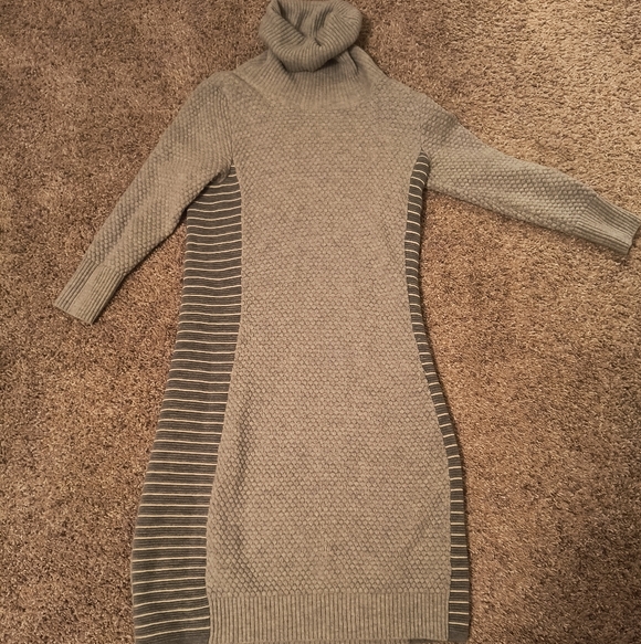 Athleta Dresses & Skirts - Athleta Light Gray Knit Sweater